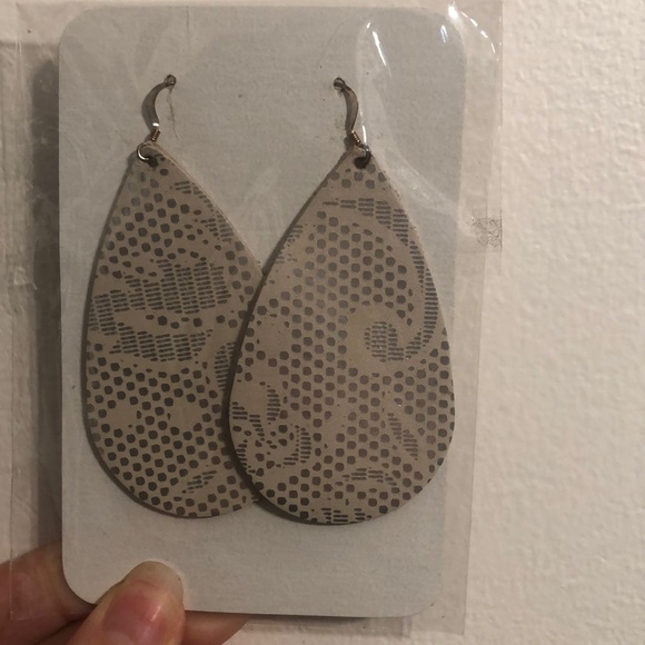 Leather earrings - Picture 1 of 1